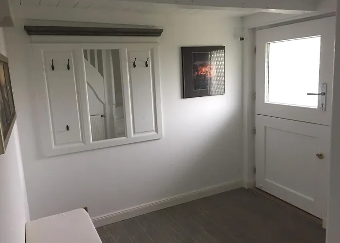 Holiday home Reetkate Am Deich Stinteck