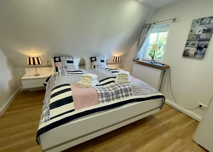 Reetkate Am Deich Holiday home *